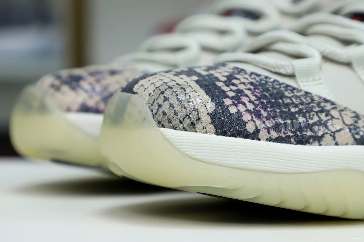 BONE SNAKESKIN LIGHT JORDAN AIR LOW 11 0122